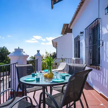 Idyllic Townhouse With Scenic Views Pueblo Vakantiehuis *