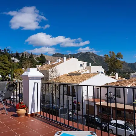 Idyllic Townhouse With Scenic Views Pueblo Vakantiehuis