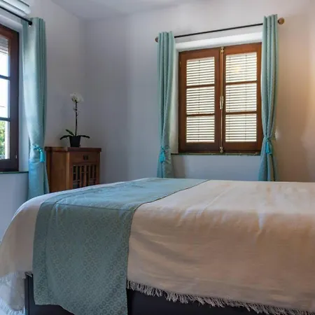 Idyllic Townhouse With Scenic Views Pueblo Tatil Evi